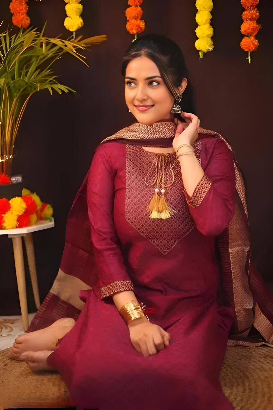 Women Woven Design Straight Kurta Set with Dupatta