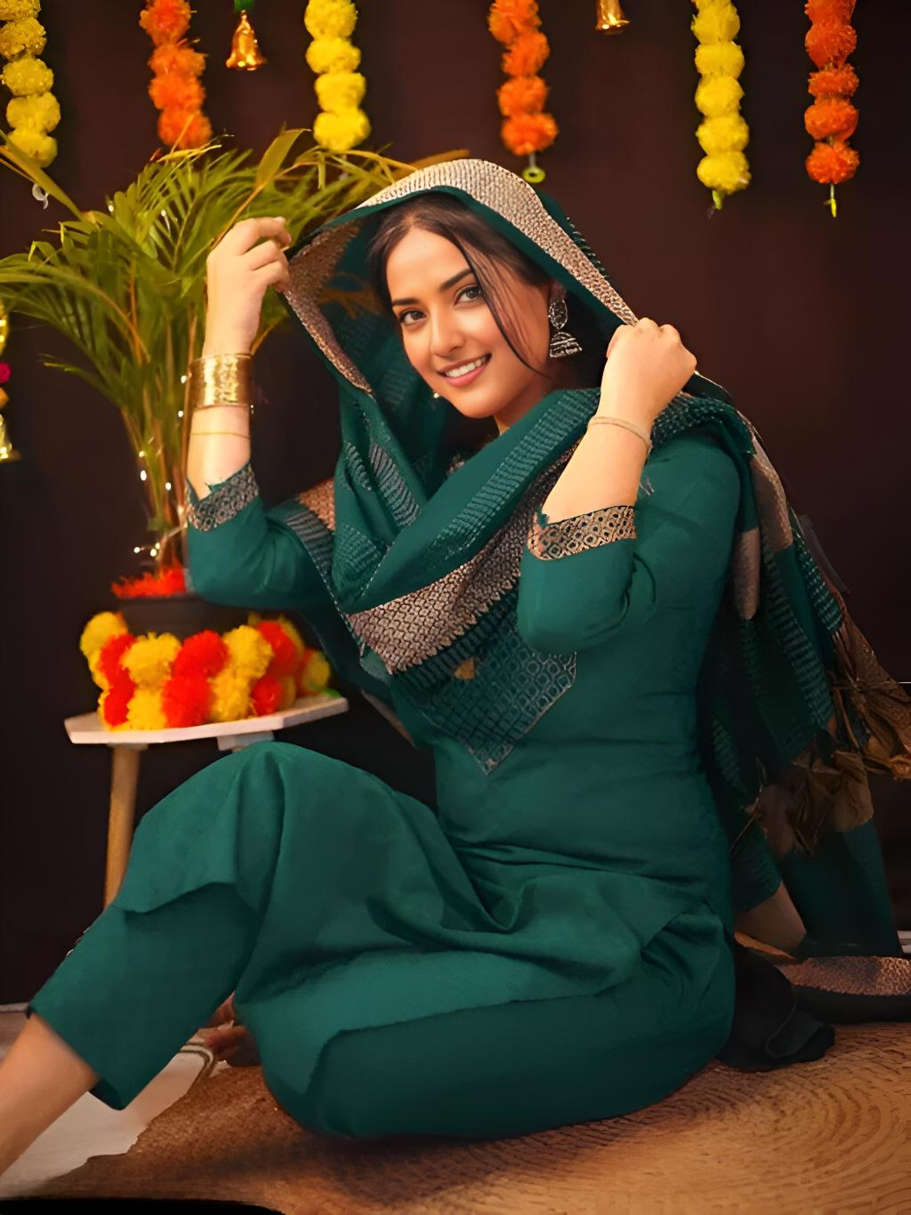 Women Woven Design Straight Kurta Set with Dupatta