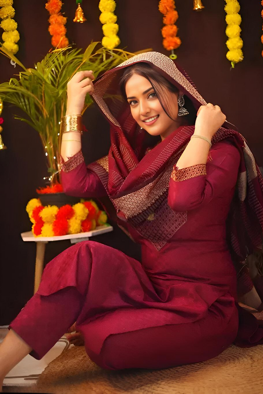 Women Woven Design Straight Kurta Set with Dupatta