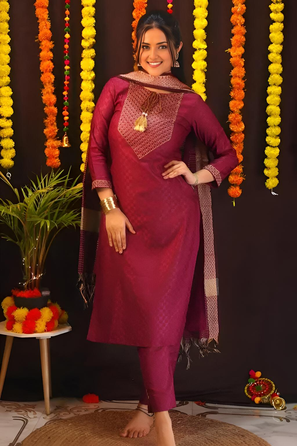 Women Woven Design Straight Kurta Set with Dupatta